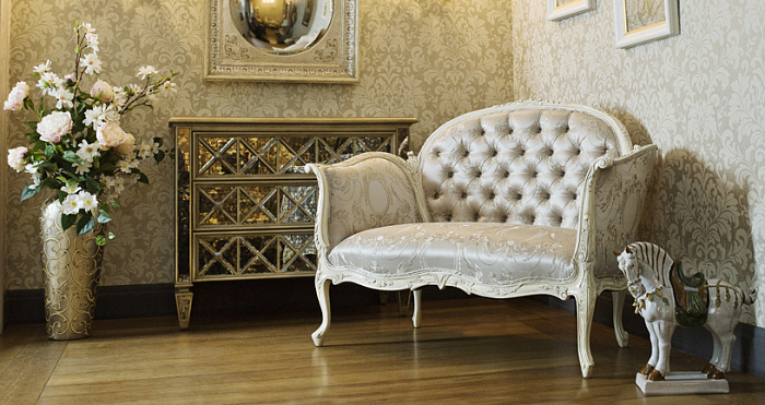 Фрагмент гостиной в классическом стиле Фрагмент гостиной в классическом стиле